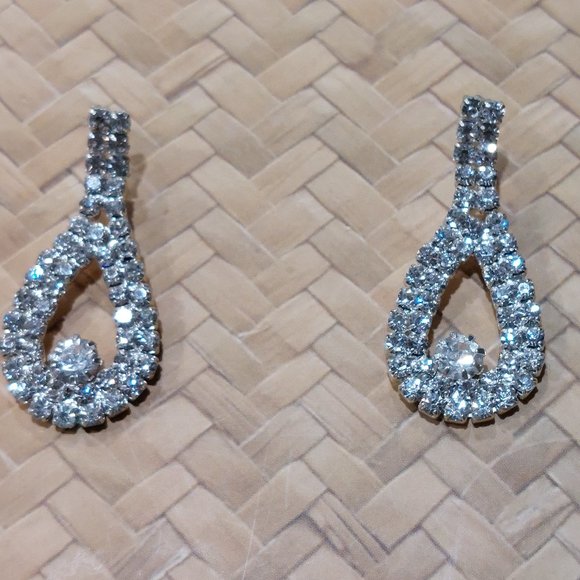 Women's Teardrop Dangle Rhinestones Earrings - NWOT - Picture 5 of 7